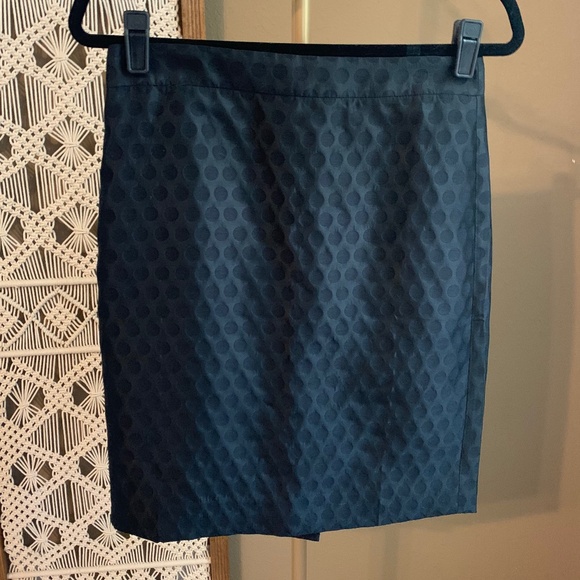 J. Crew Pencil Skirt Size 2 black dots on black - Picture 1 of 7